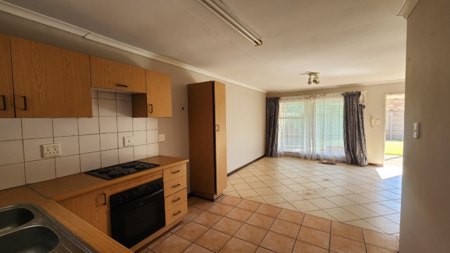 2 Bedroom Property for Sale in Langenhovenpark Free State